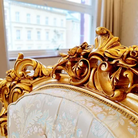Madonna Apartment *