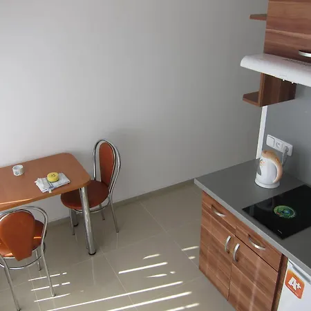 Madonna Apartment *