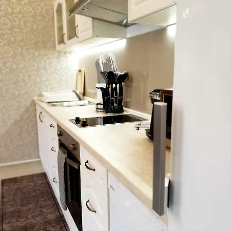 Madonna Apartment *