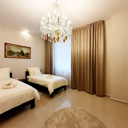 Madonna Apartment *